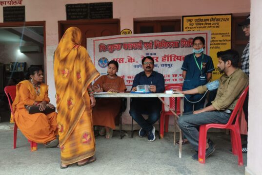 निःशुल्क जनेऊ संस्कार सर्यूपारीण भवन अंतर्गत एस के केयर हॉस्पिटल का फ्री हेल्थ कैंप